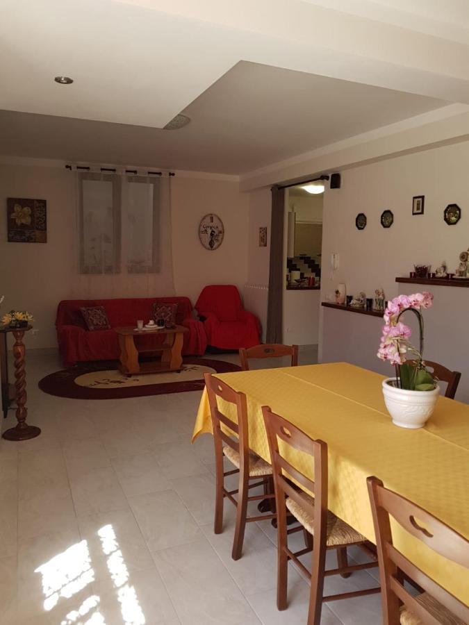 B&B La Casetta Di Lilly Amelia Luaran gambar